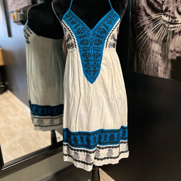 🔥3 for $25🔥 EUC- CUTE WHITE AND TEAL HALTER DRESS SZ S - Picture 1 of 7